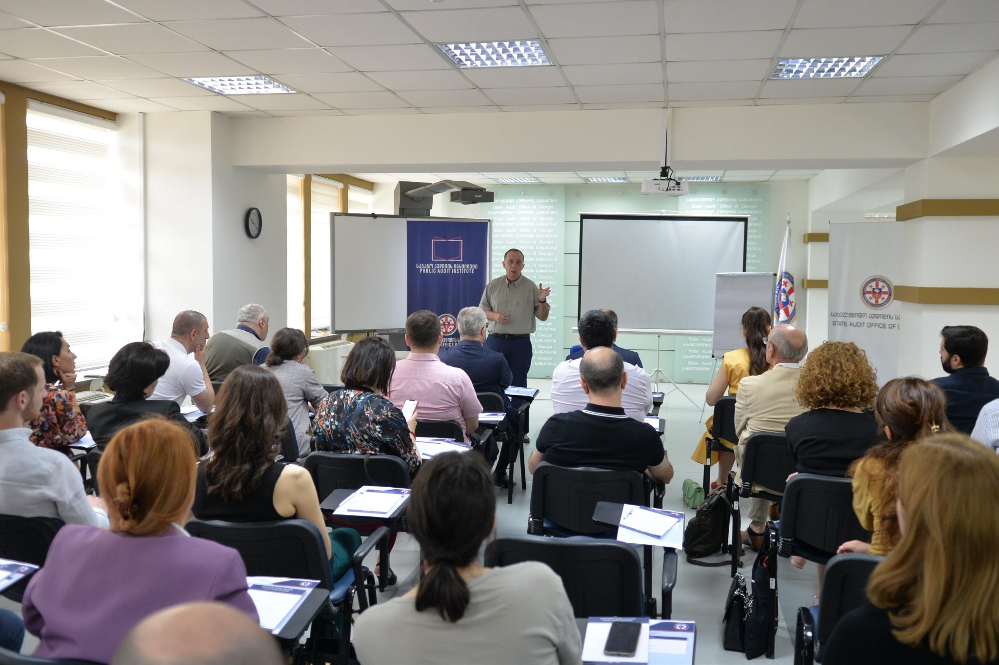 სემეკის თანამშრომლებისთვის „ურთიერთობების ფსიქოლოგიაზე“ ლექცია გაიმართა 